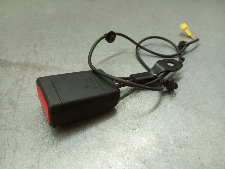 Encaixe de cinto frente direito MERCEDES-BENZ Classe A (W176)