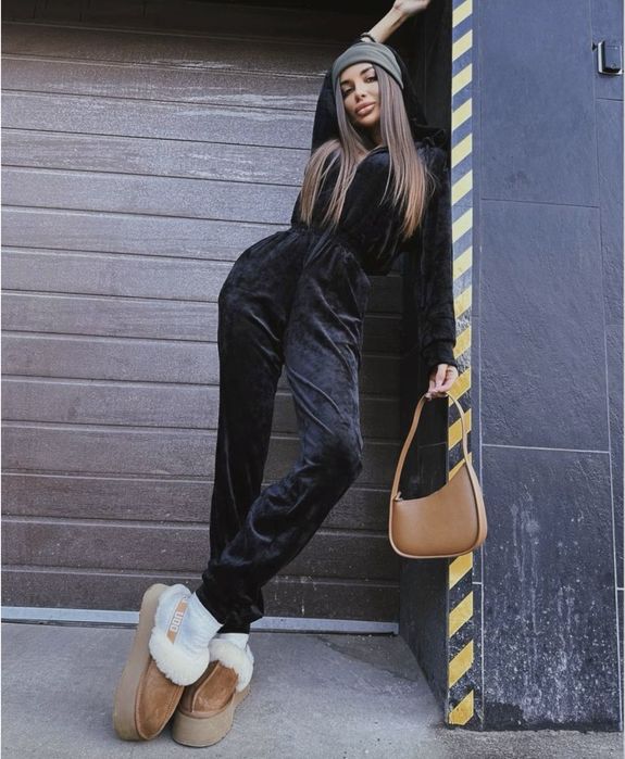 Жіночий комбінезон чорний