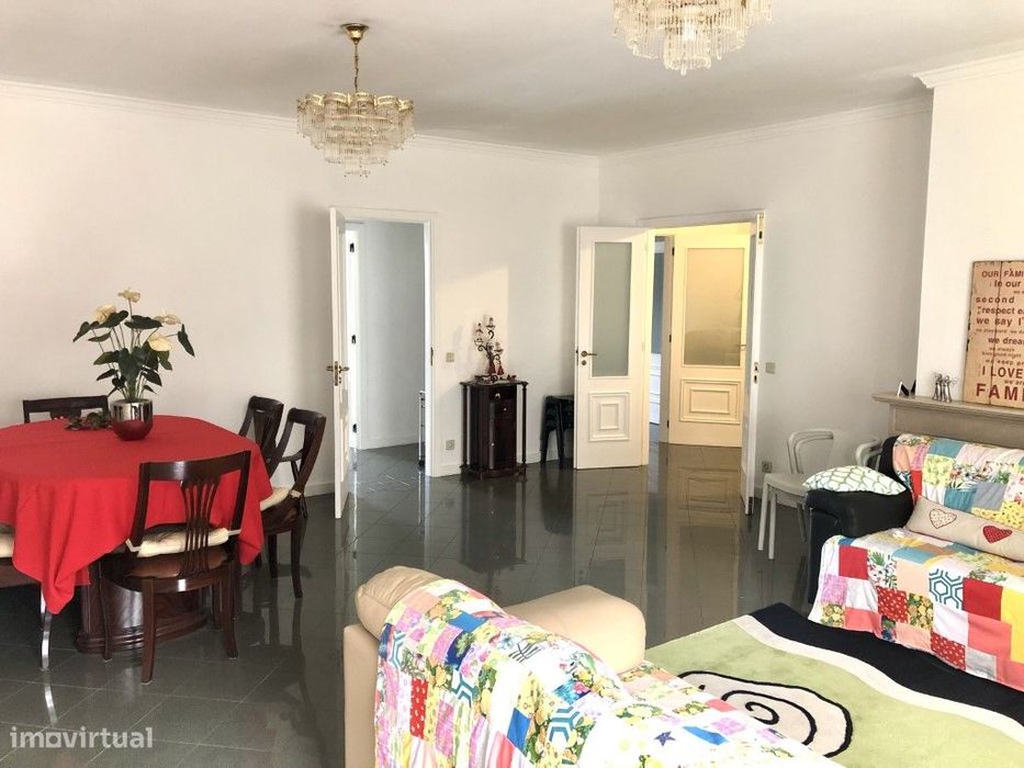 Apartamento T5 com garagem, no centro histórico de Braga.