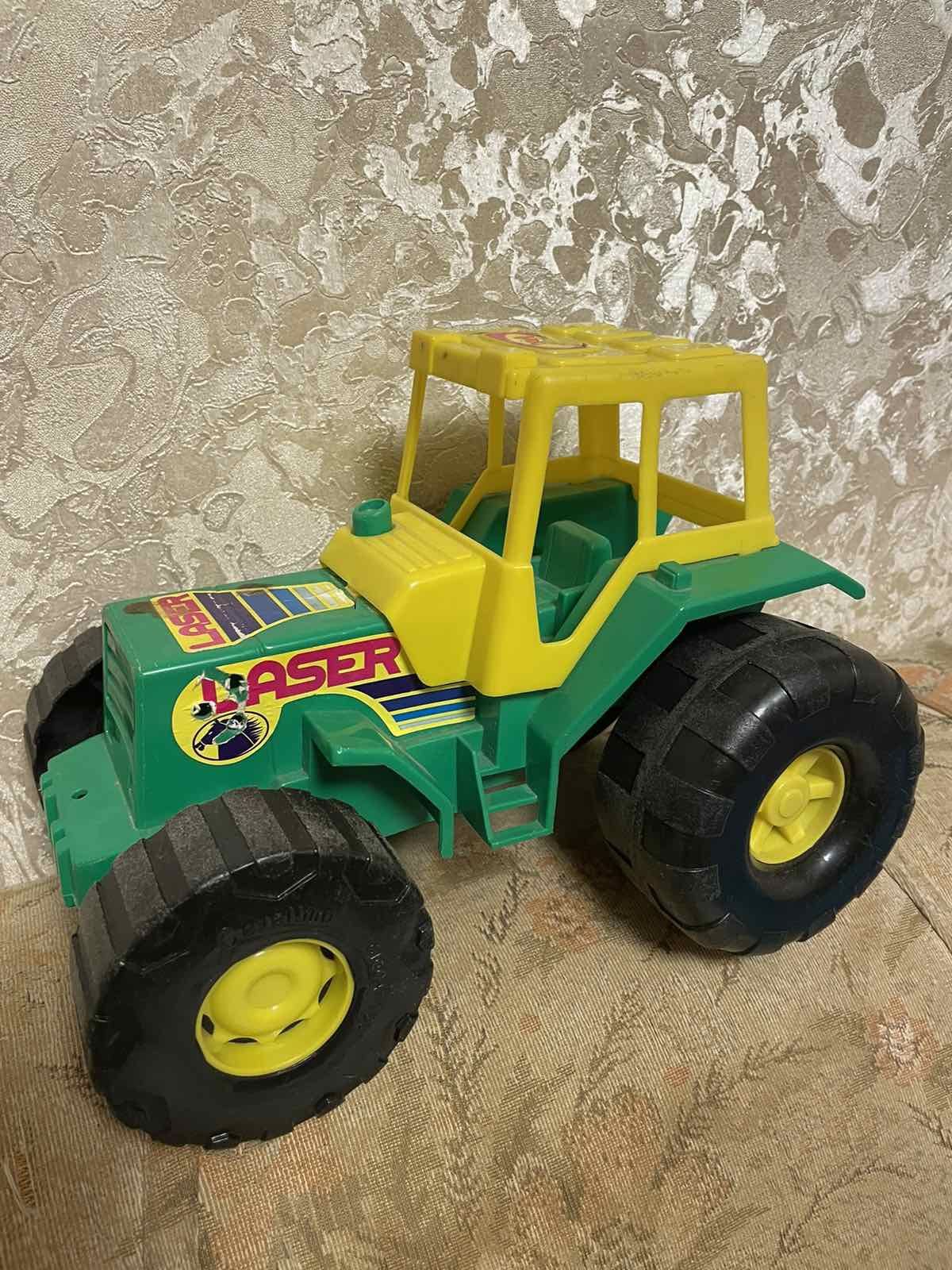 Продаётся игрушка трактор