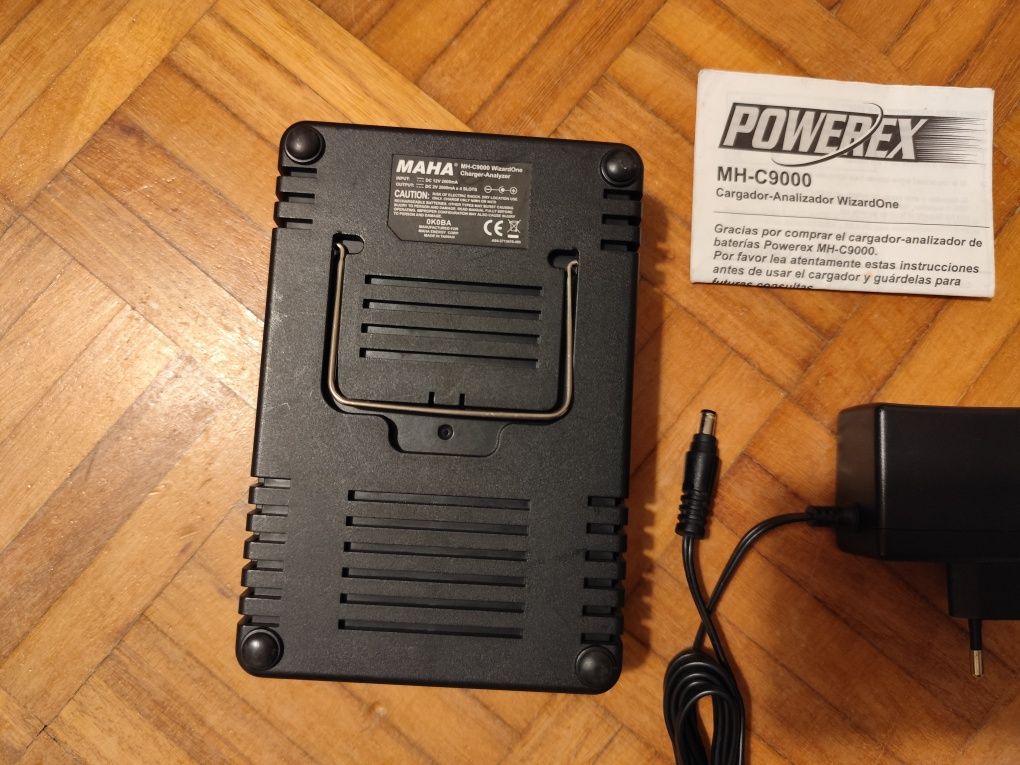 Carregador de pilhas AA e AAA Powerex MH-C9000 WizardOne