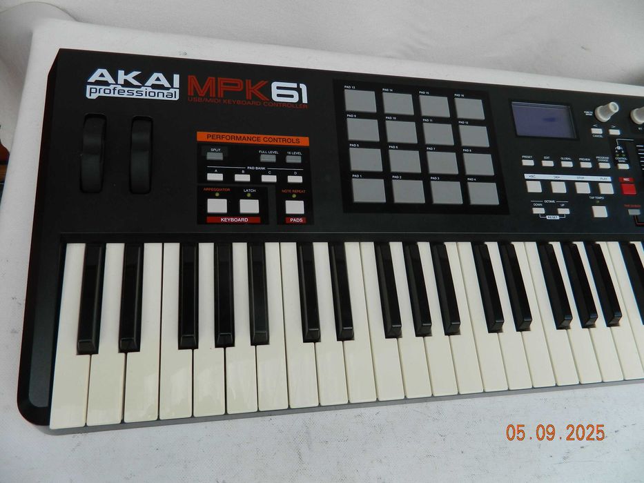 AKAI MPK 61 klawiatura sterująca