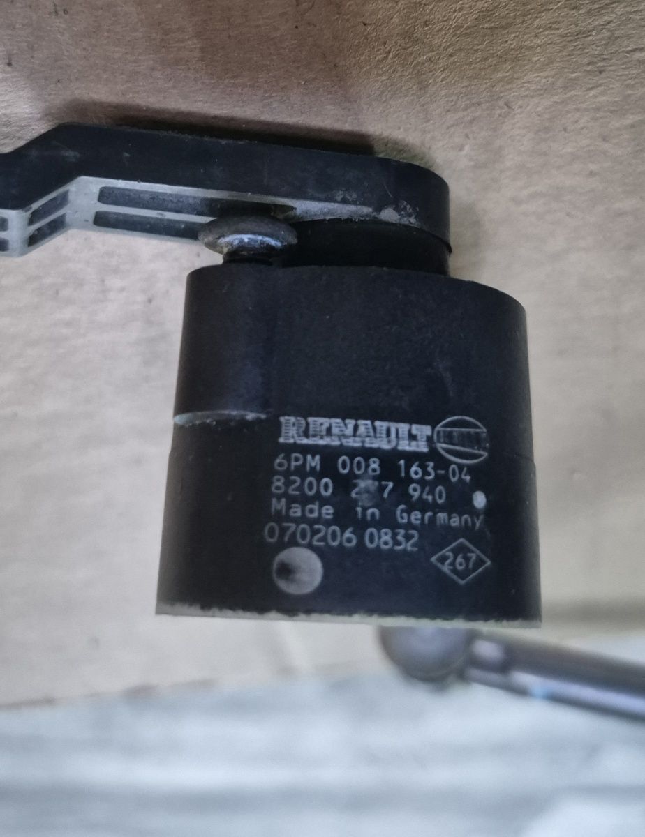 Czujnik poziomowania światel renault