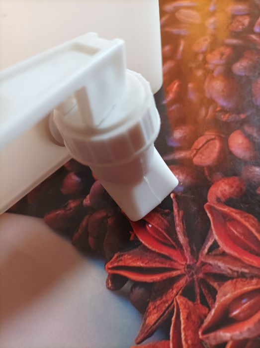 Контейнер с краником для холодильника