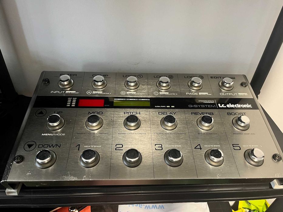 TC electronic G System (Pedaleira Efeitos Midi, Amp switch, FX Loop)