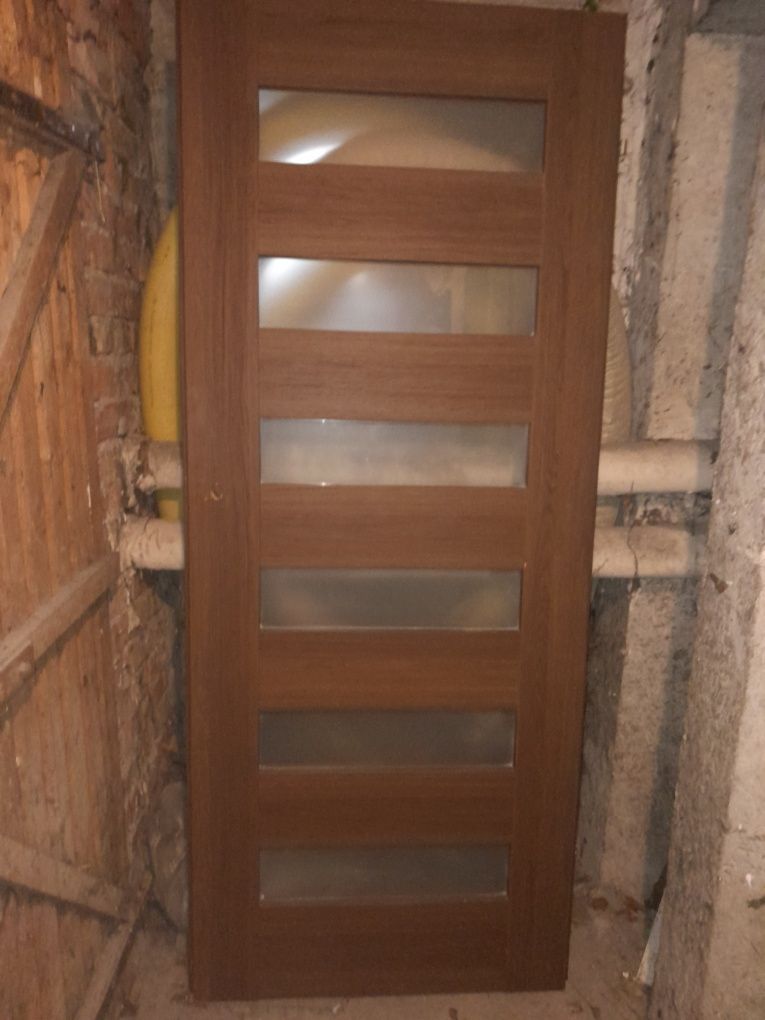 Drzwi porta 82x202 cm leży w piwnicy nie jest potrzebna w dobrym stani
