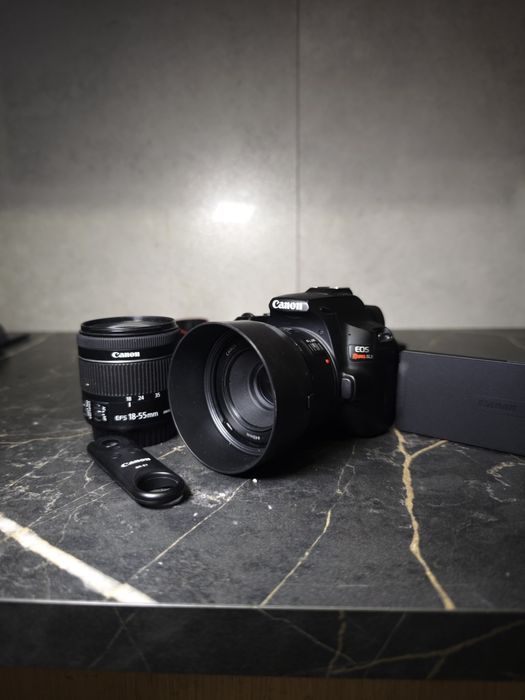 Canon EOS 250D (Rebel SL3) + dwa obiektywy + akcesoria