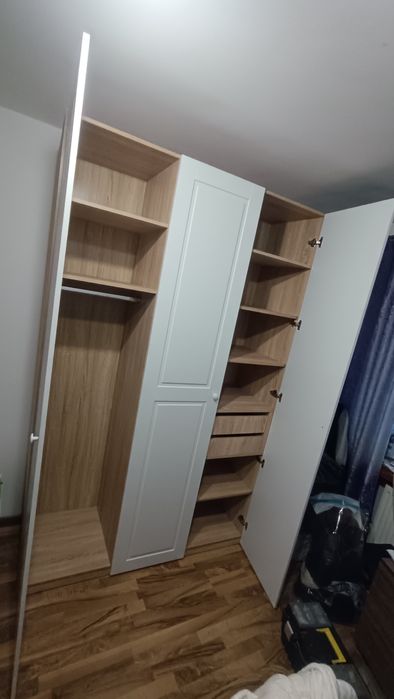 Збірка меблів шафи-купе, комоди, ліжка і тому подібне