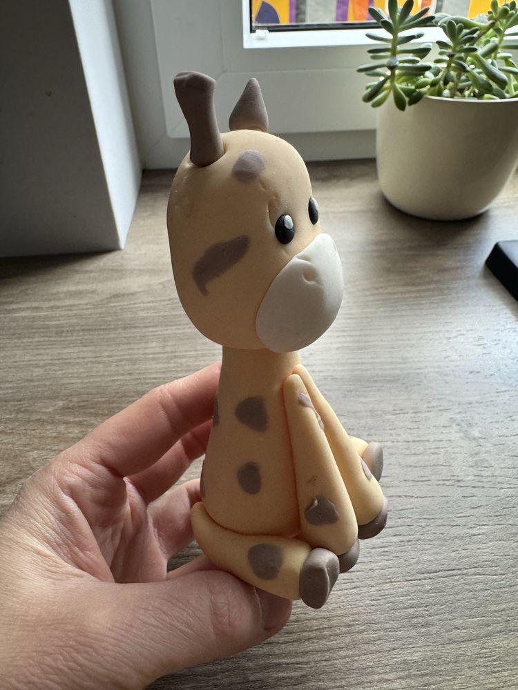 Figurka z masy cukrowej na tort