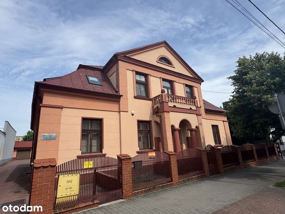 Zabytkowy dworek w centrum Zduńskiej Woli z ogromnym potencjałem