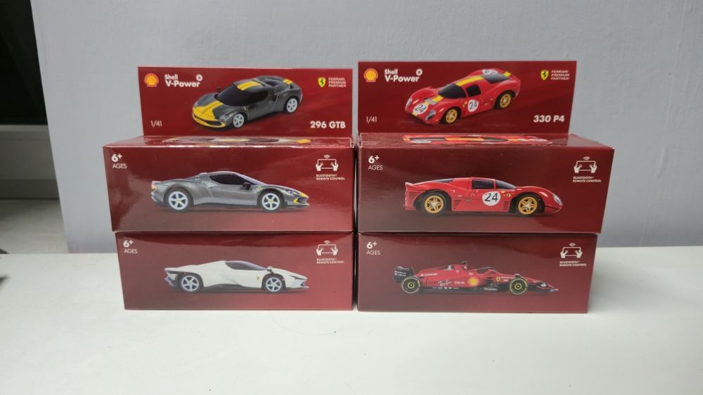 Samochodziki RC Shell Ferrari (poprzedni zestaw)