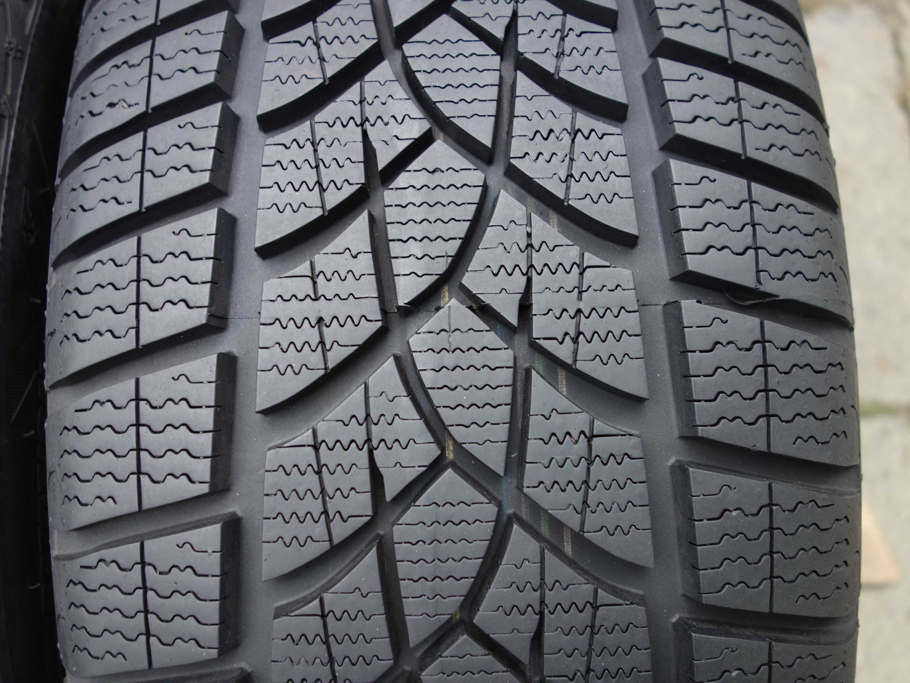 Opony Zimowe 235/55/18 GOODYEAR 2 Sztuki Jak NOWE!!