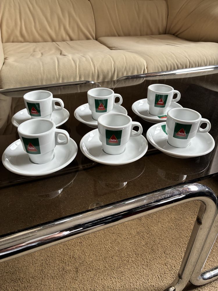 Chavenas de cafe + pires Delta