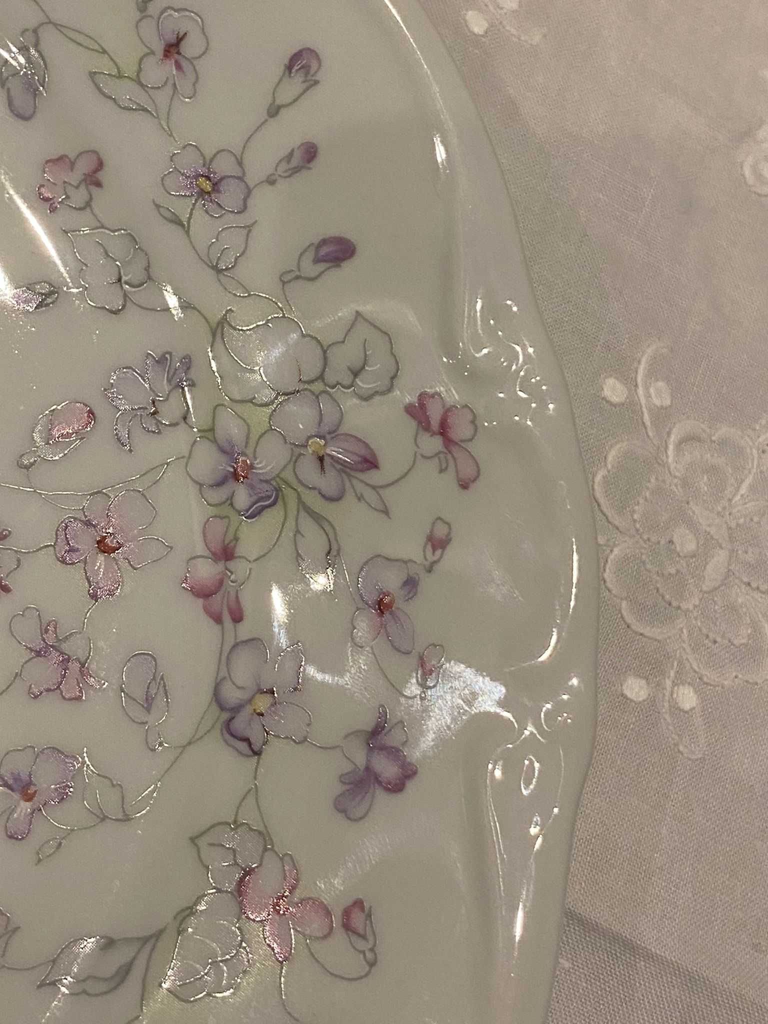 Stara patera zdobiona fiołkami, porcelana Kronester Bavaria.