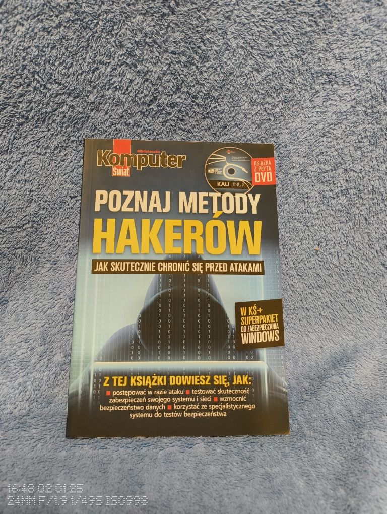 Biblioteczka Komputer świat poznaj metody hakerów.