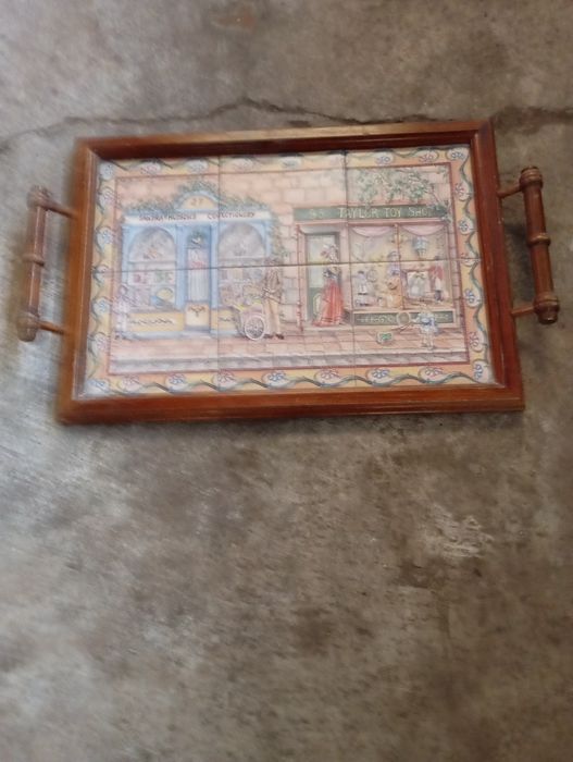 Vendo tabuleiro muito bom estado com azulejo antigo