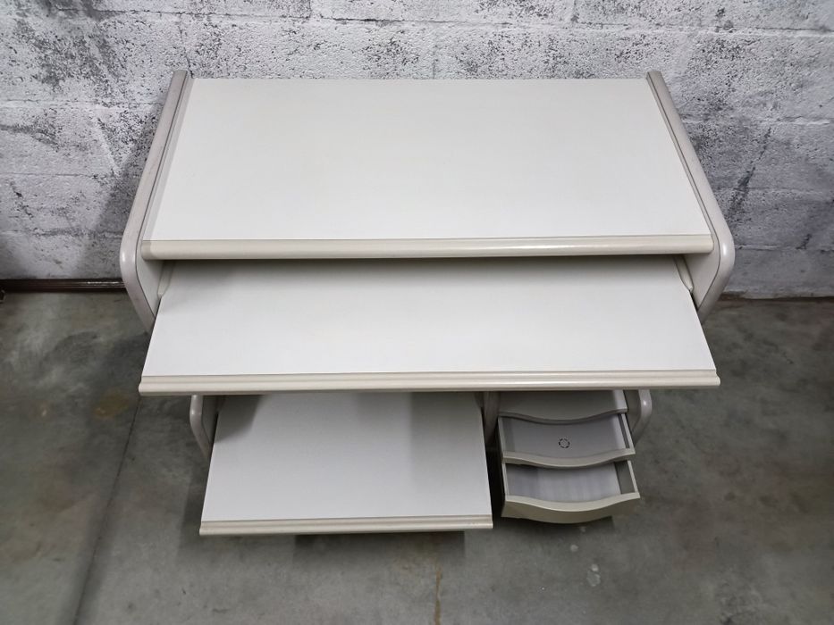 Secretaria multifuncional em madeira lacada branco.
Medidas: 96/80/50c