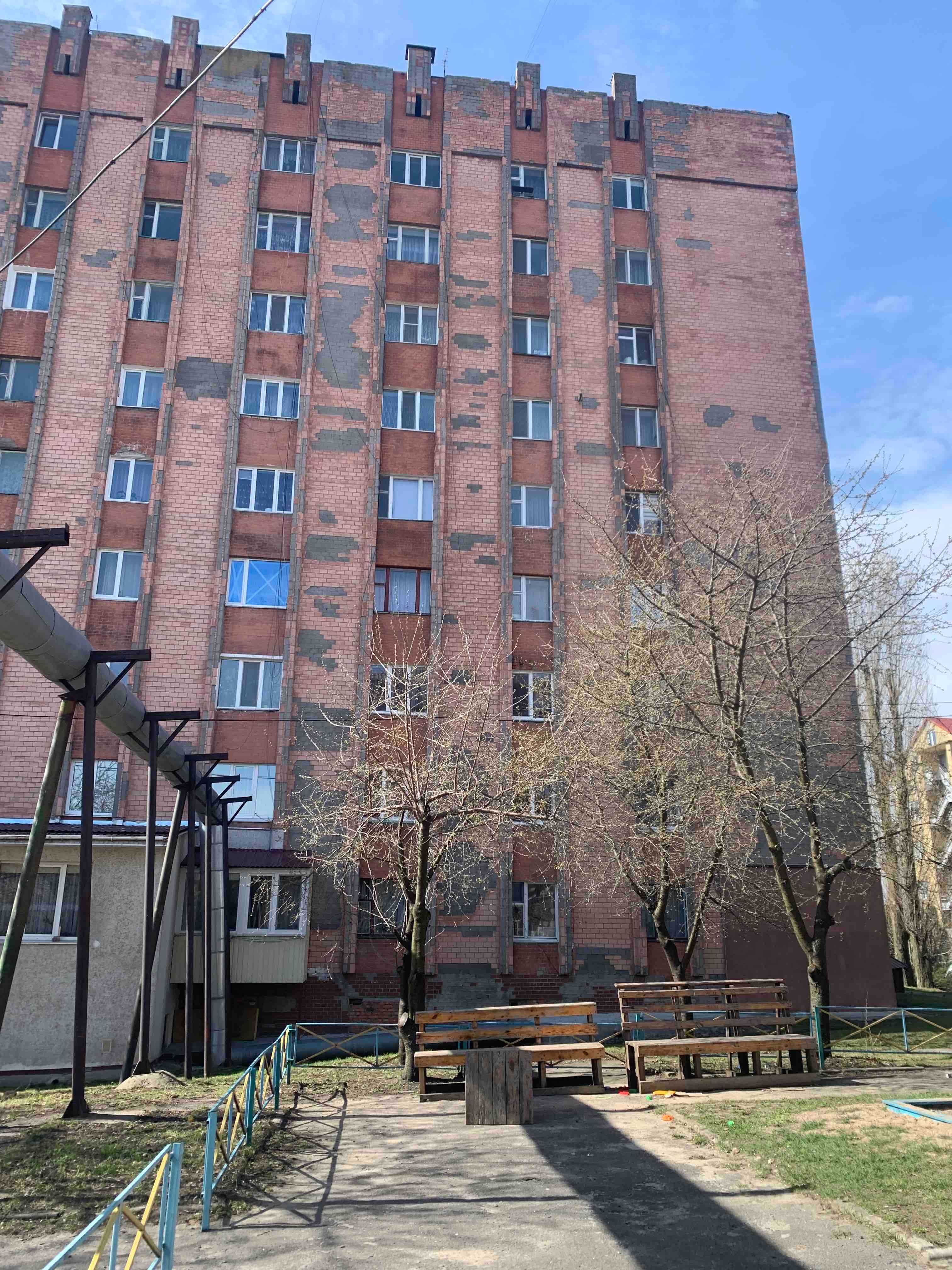 Продається кімната в блок секції гуртожитку.