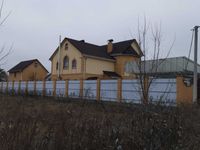 Продам 2 будинка на ділянці 11 соток з оздобленням в Новосілках Макар.