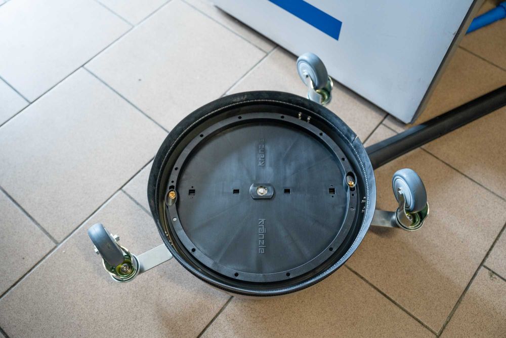 Talerz, Szczotka do czyszczenia kostki brukowej. T-racer