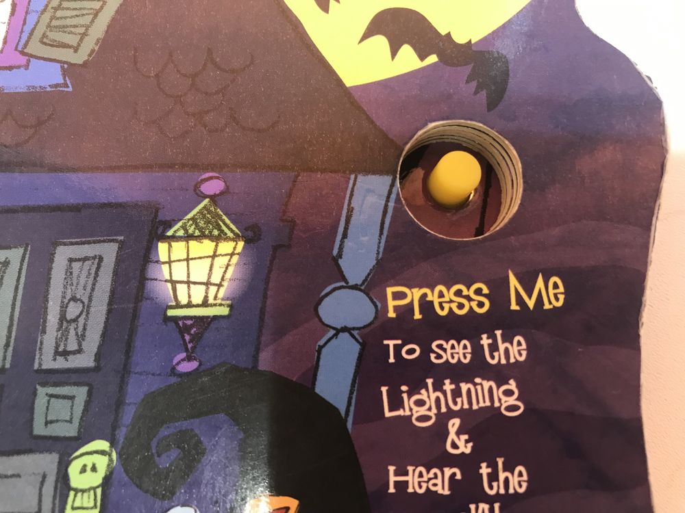 Beware the Haunted House! - książka po angielsku gra i świeci