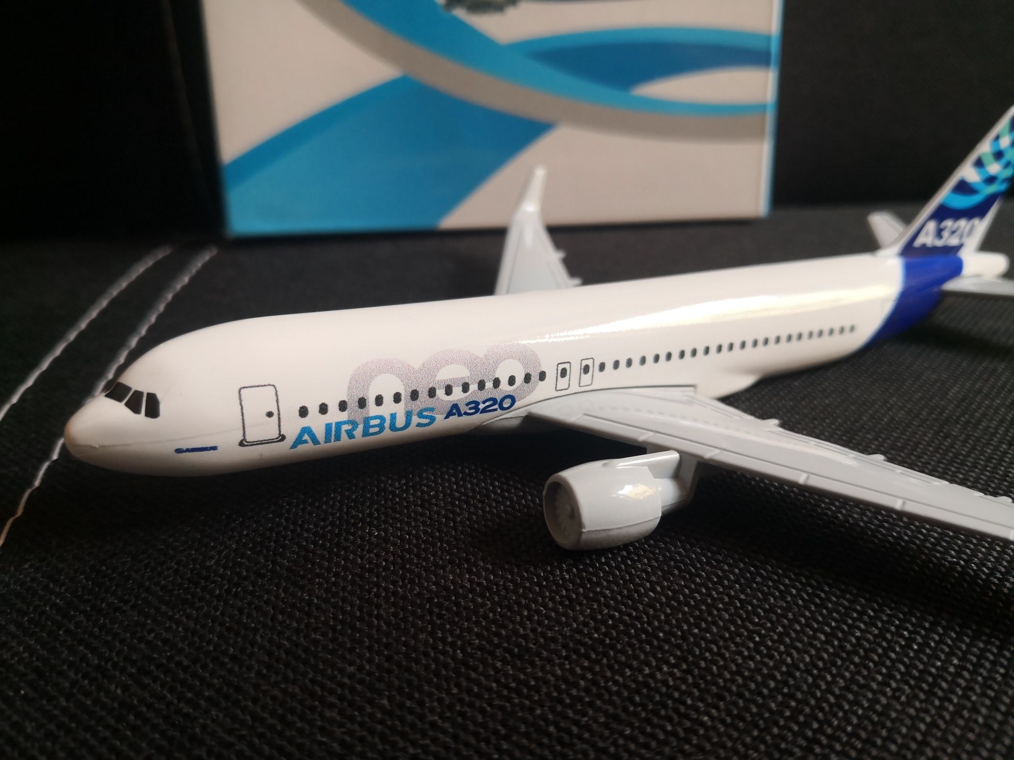 Samolot model samolotu metalowy ok 16 cm Airbus A320 neo
