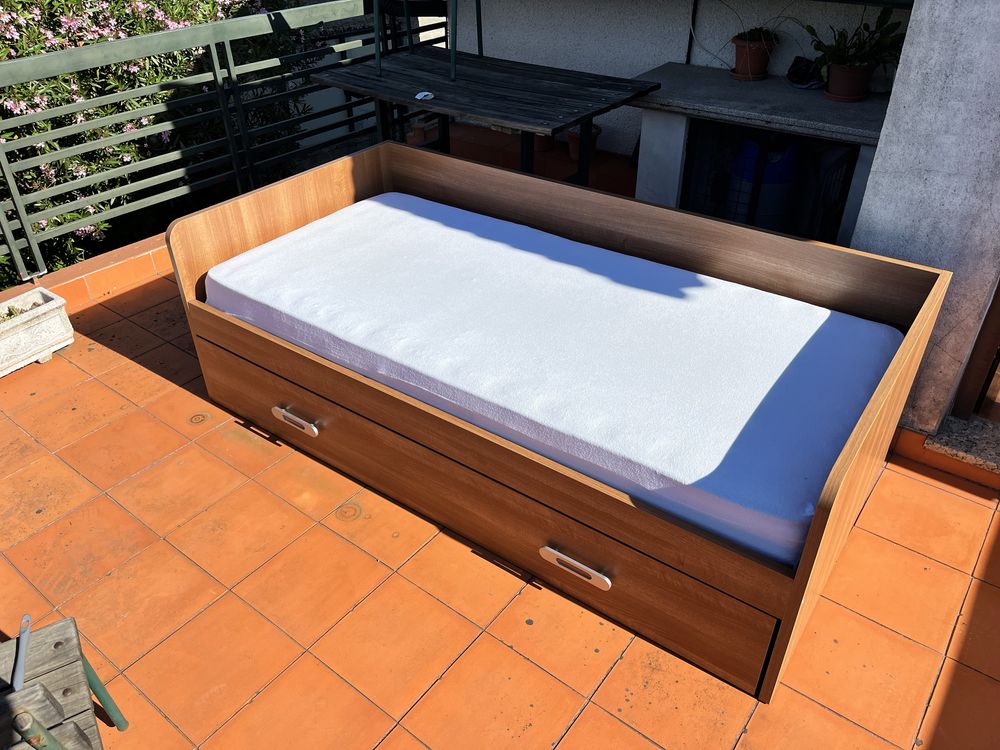 Cama de solteiro com gavetao de segundo colchão