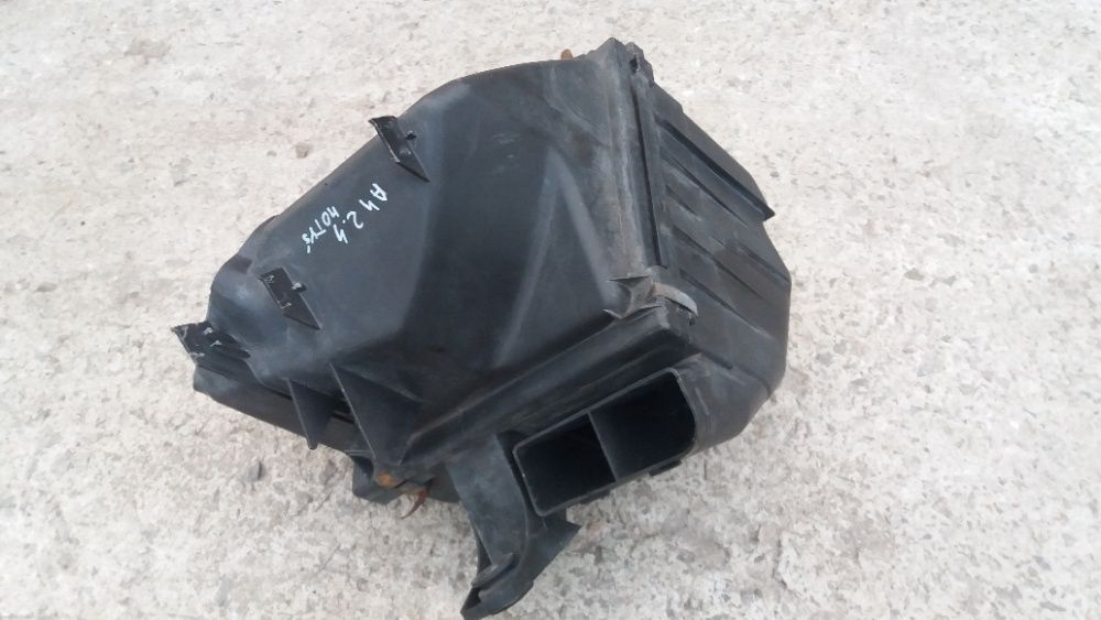 Audi a4b5 2.4B,obudowa filtra powietrza