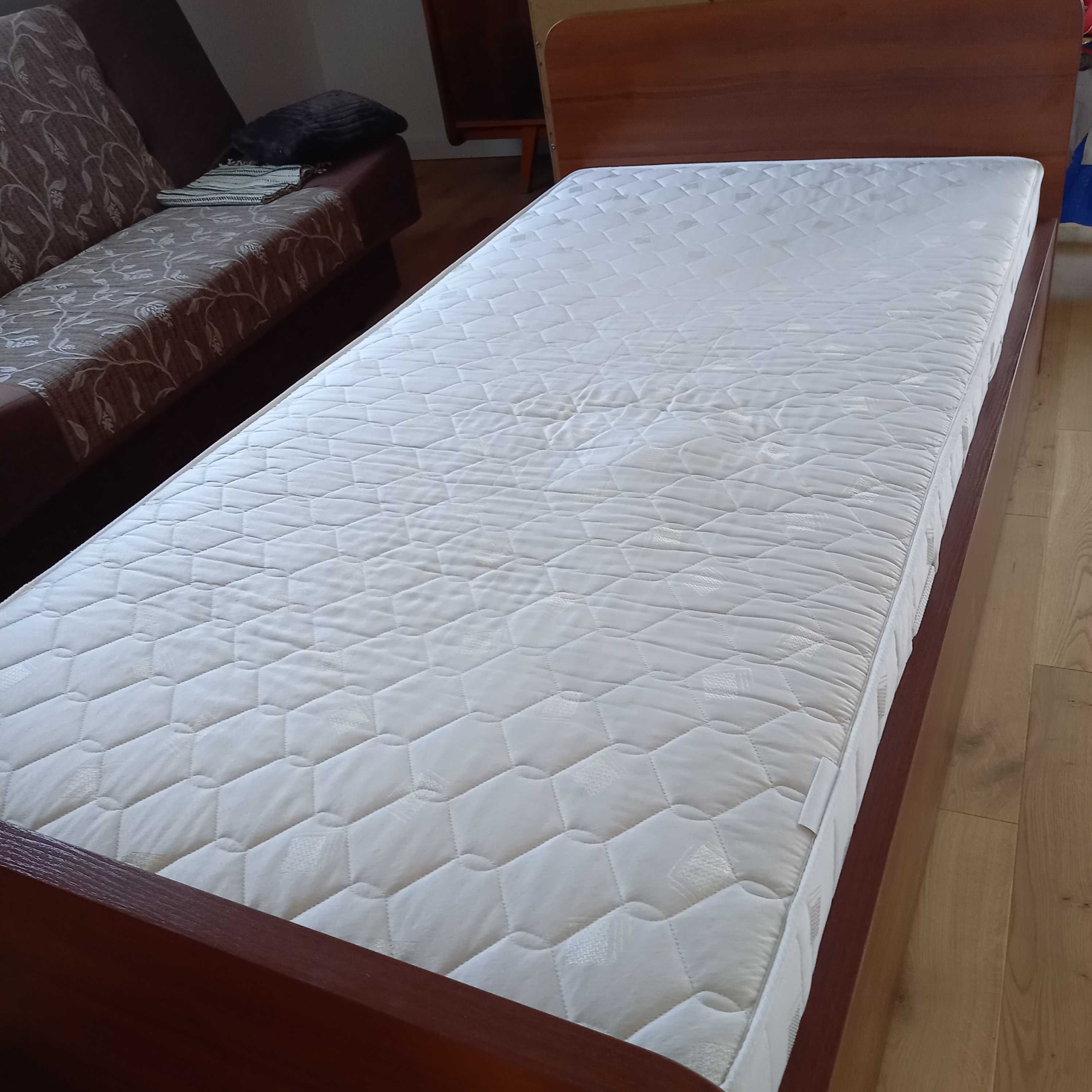 Łóżko 200 x 100 z materacem