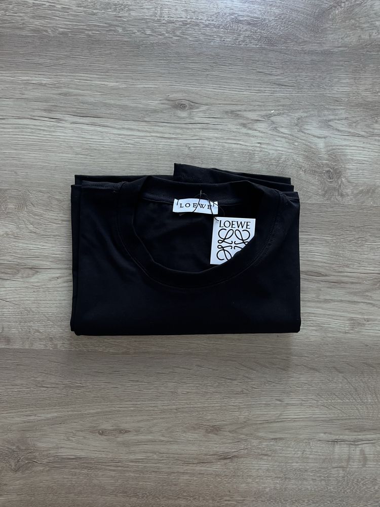 Tshirt preta da Loewe nova com etiqueta