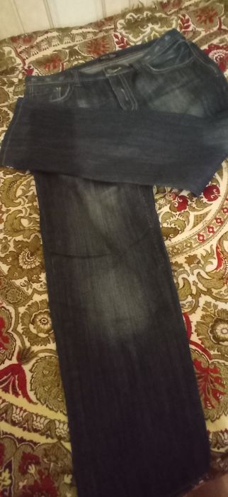 Продаю джинсы стрейч б)у.