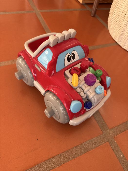 Carro Chicco bebe. Com som