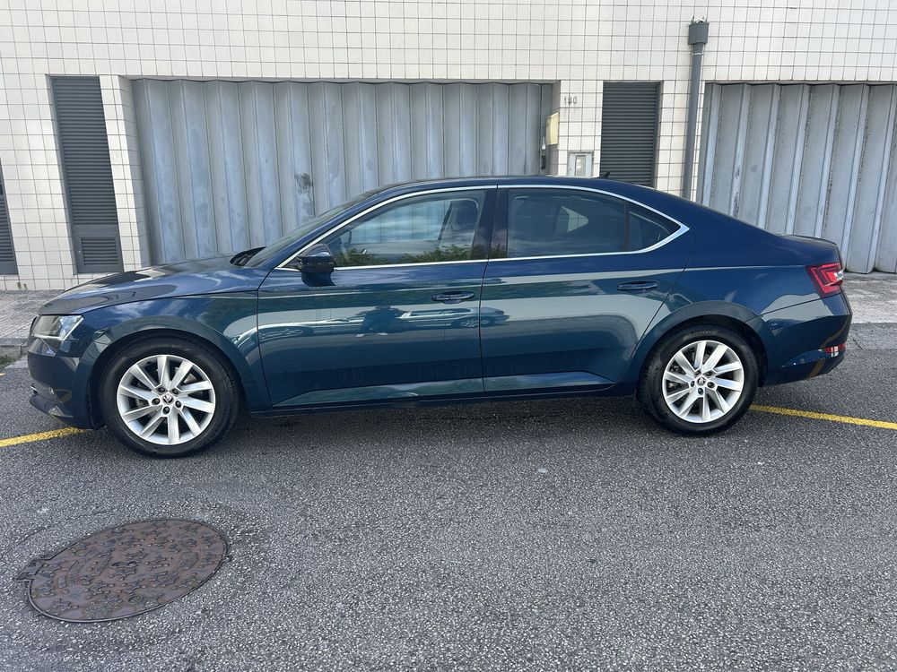 Skoda Superb Limo 2.0Tdi 190cv DSG Style - c/ 145.000kms