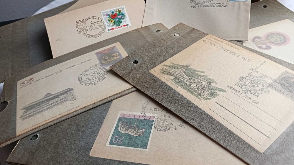 Stary klaser z pocztówkami + koperty+ znaczki . ZFP. Ruch Warszawa
