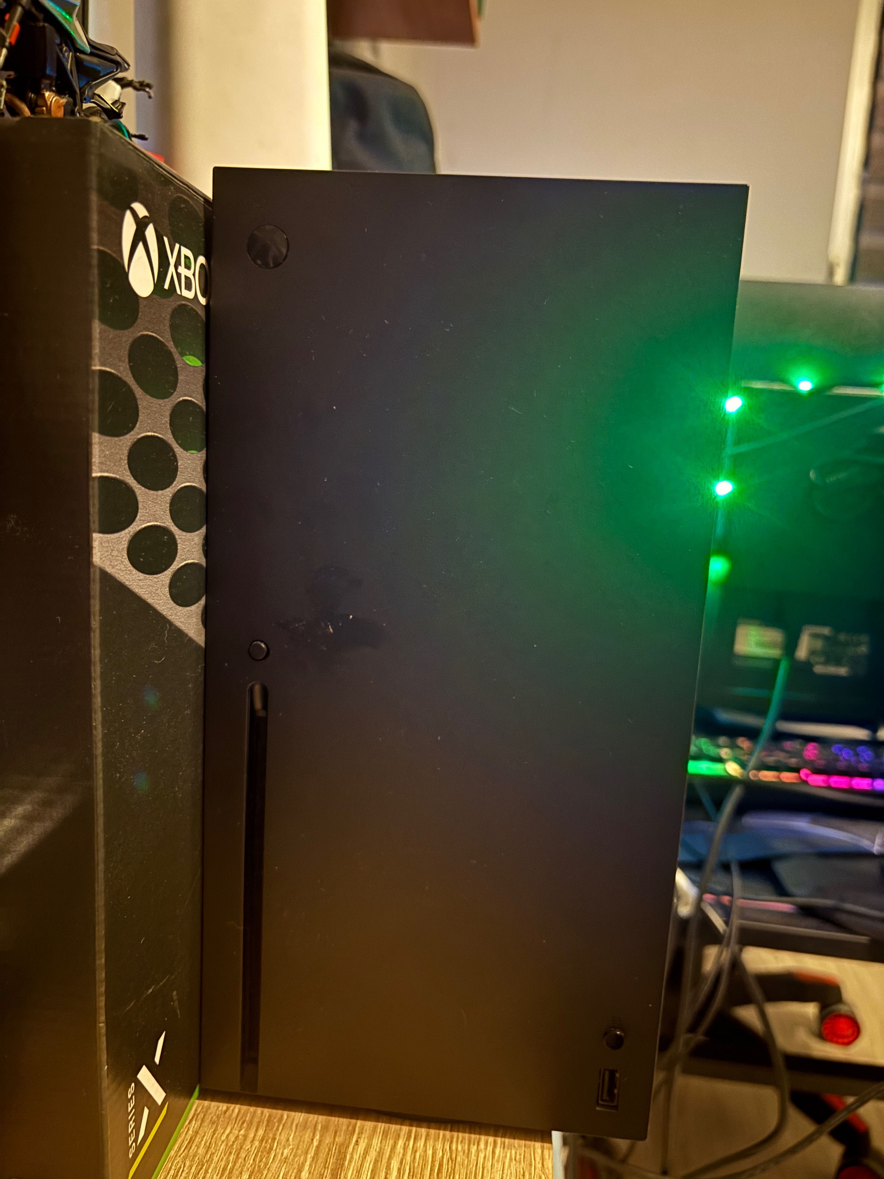 Xbox Series X 3 gry i akumulatorki