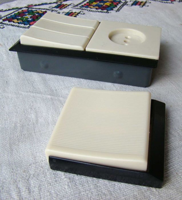 Блок вимикачів на три клавіші з розеткою новий, підрозетник часів ссср