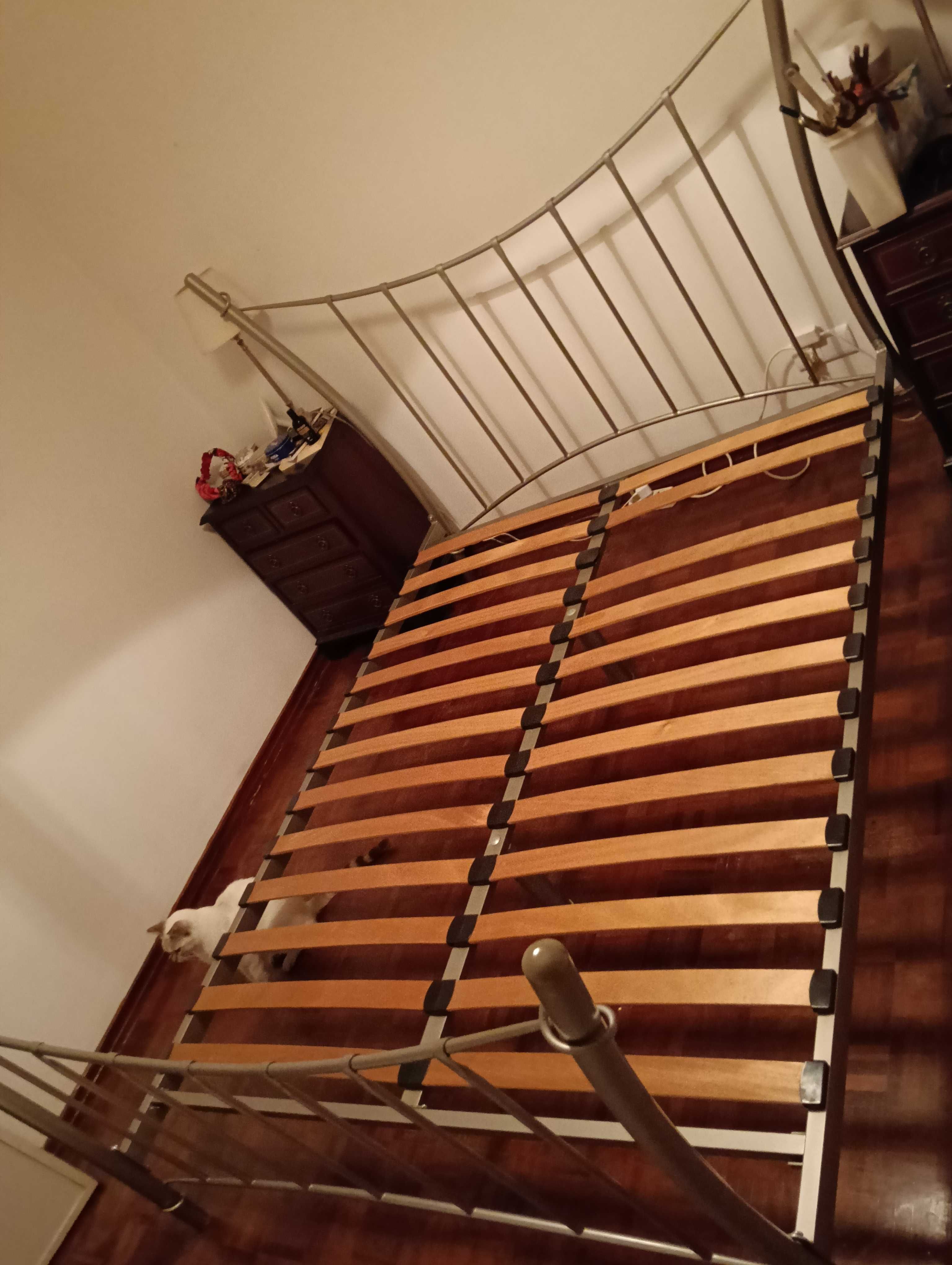 cama de ferro em bom estado