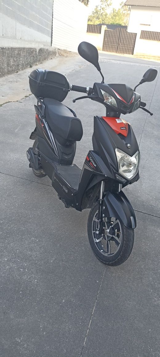 Moto elétrica en perfeitas condições