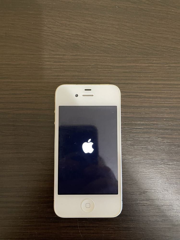 Продам iPhone 4