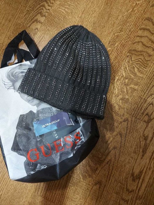 GUESS женская шапка в камнях