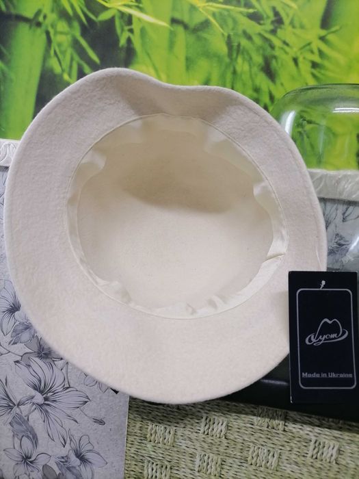 Шляпа фетровая белая