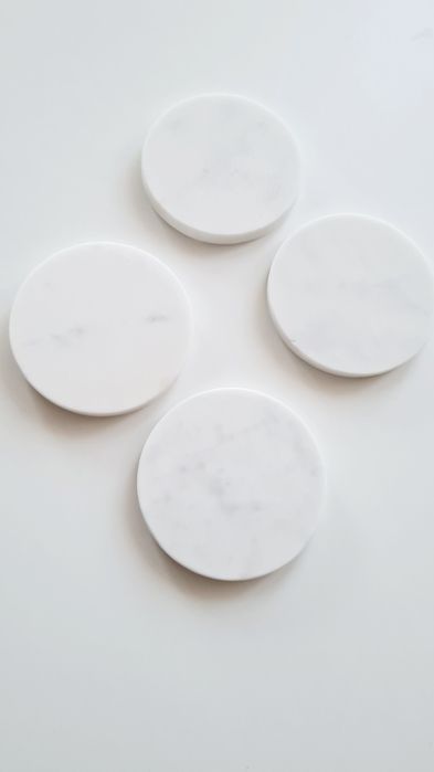 Marmurowe podkładki Westwing  białe, zestaw eleganckich podstawek