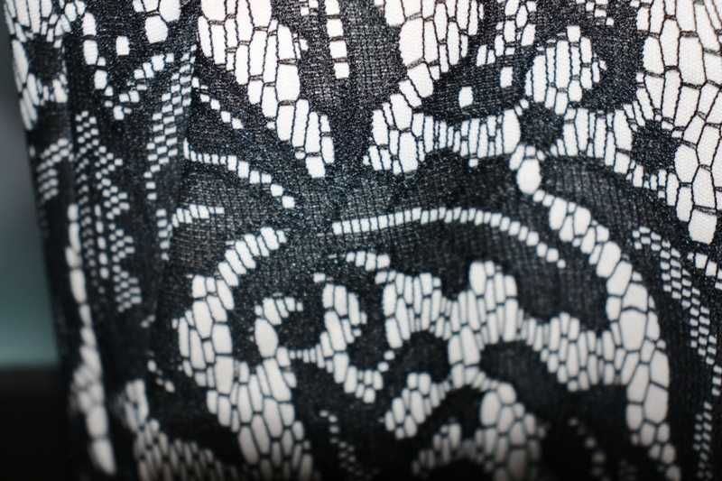 Calças pretas com salmão e com padrão que parece renda ZARA tamanho S