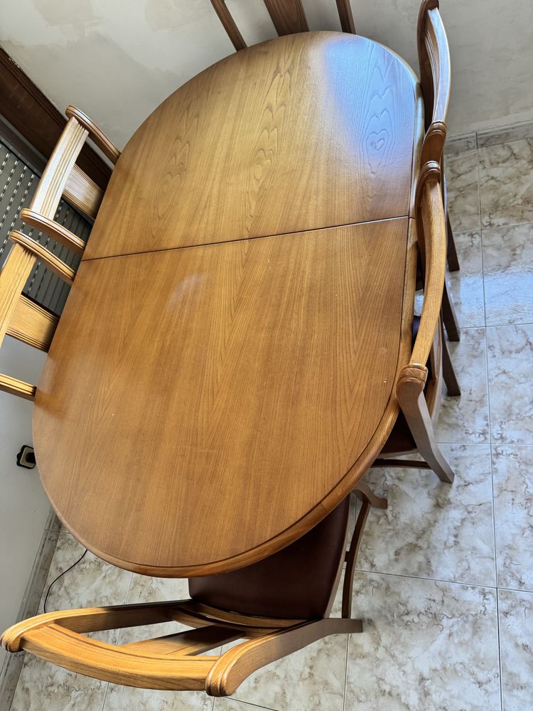Mesa extencivel de 8 cadeiras