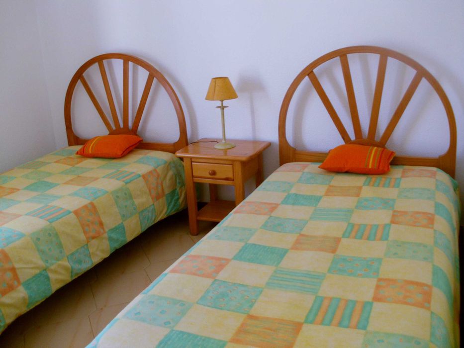 Cama solteiro em madeira pinho maciço castanho mel