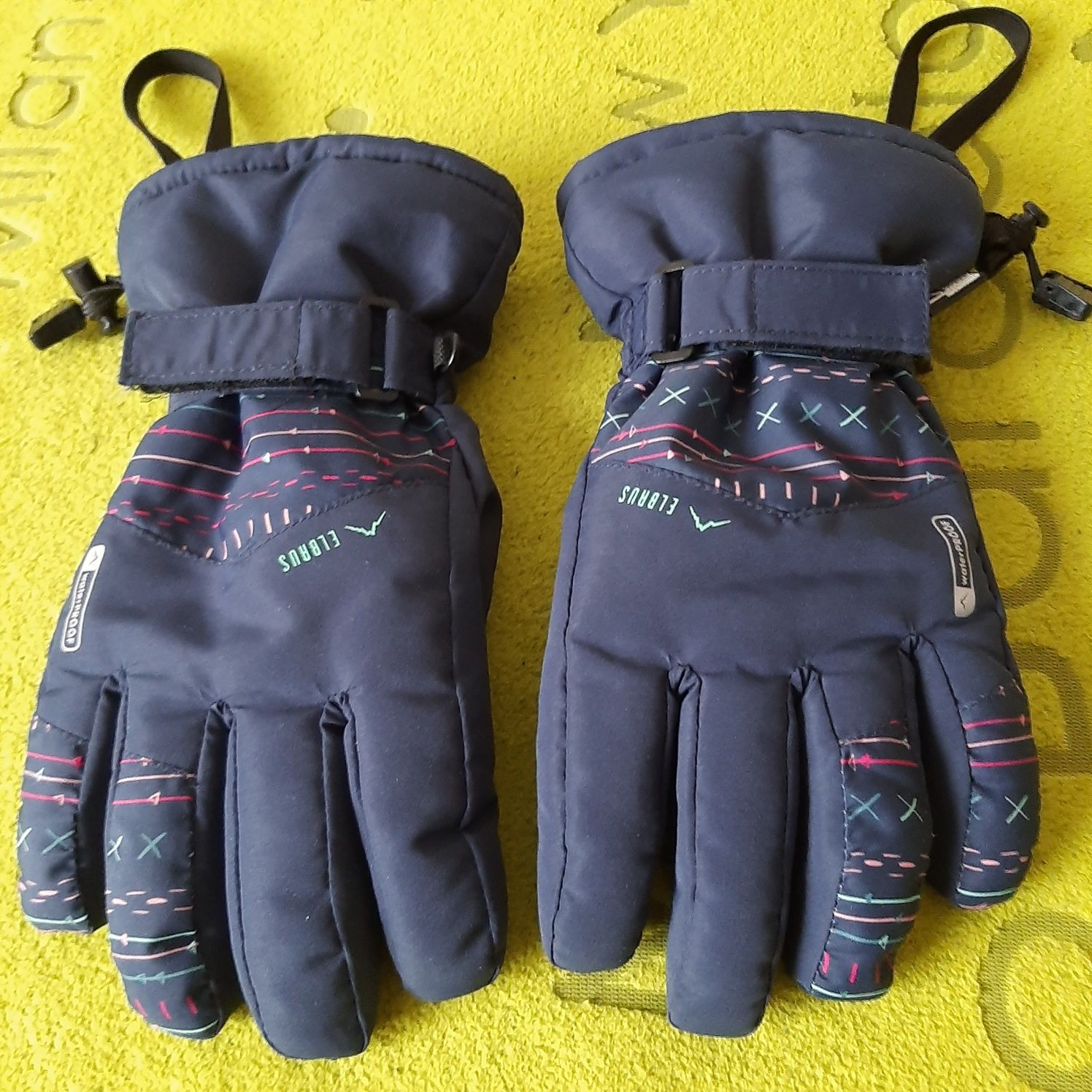 Rękawiczki narciarskie Elbrus M, stan bdb