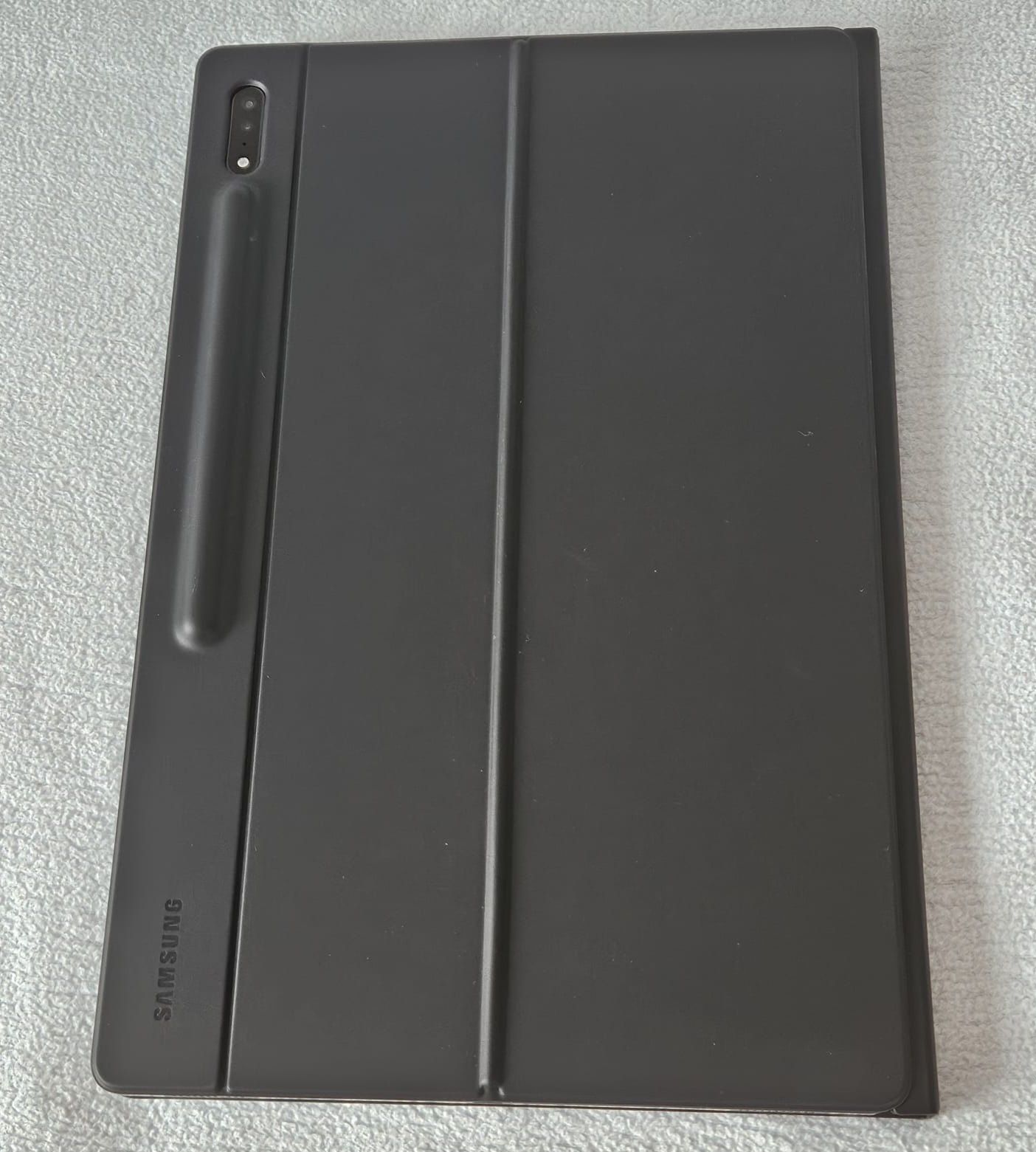 Samsung Galaxy Tab S8 Ultra com capa teclado e pen