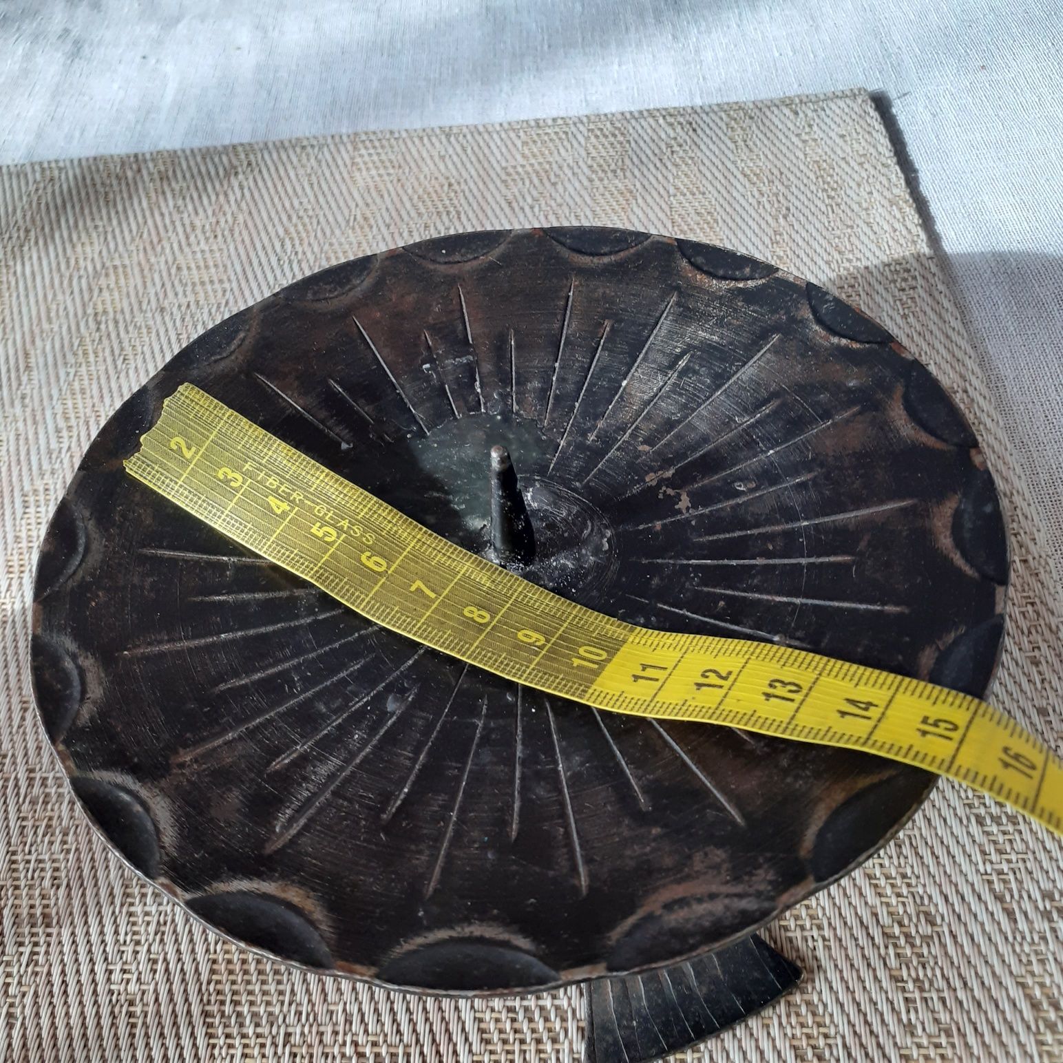 Metalowy świecznik średnicy 15 cm