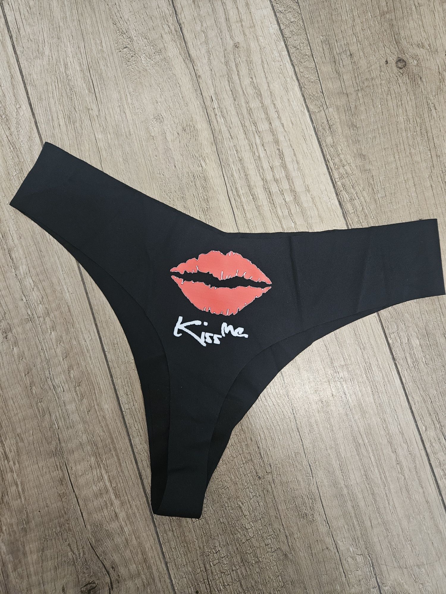 Stringi nowe rozmiar M