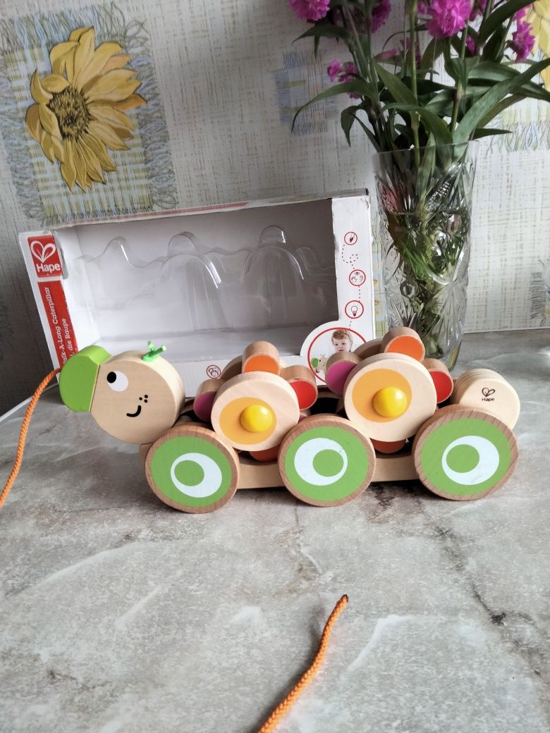 Дерев'яна каталка на мотузці "Гусениця" Hape